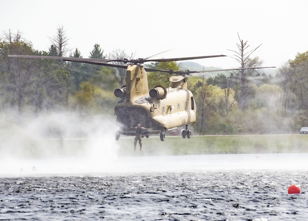 CH-47 Chinook crew helps Army Reserve competitors for Best Squad competition at Fort McCoy