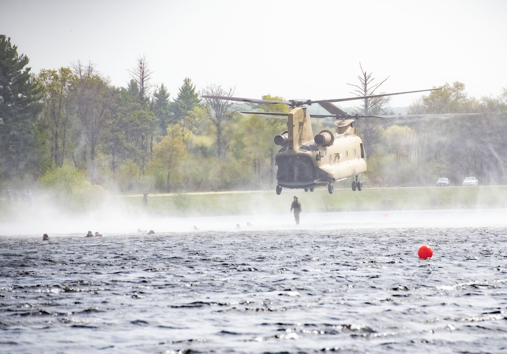 CH-47 Chinook crew helps Army Reserve competitors for Best Squad competition at Fort McCoy