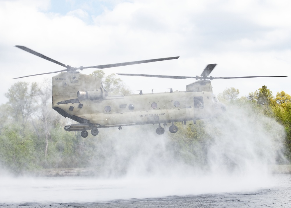 CH-47 Chinook crew helps Army Reserve competitors for Best Squad competition at Fort McCoy