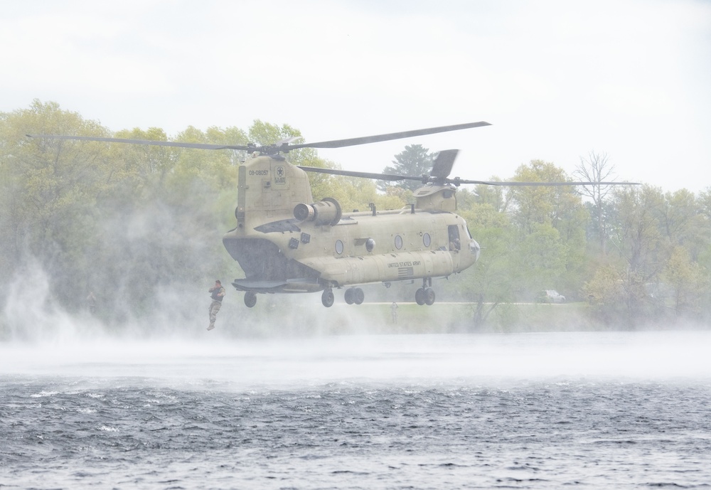 CH-47 Chinook crew helps Army Reserve competitors for Best Squad competition at Fort McCoy