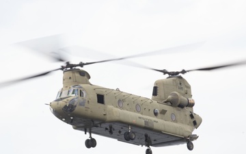 CH-47 Chinook crew helps Army Reserve competitors for Best Squad competition at Fort McCoy