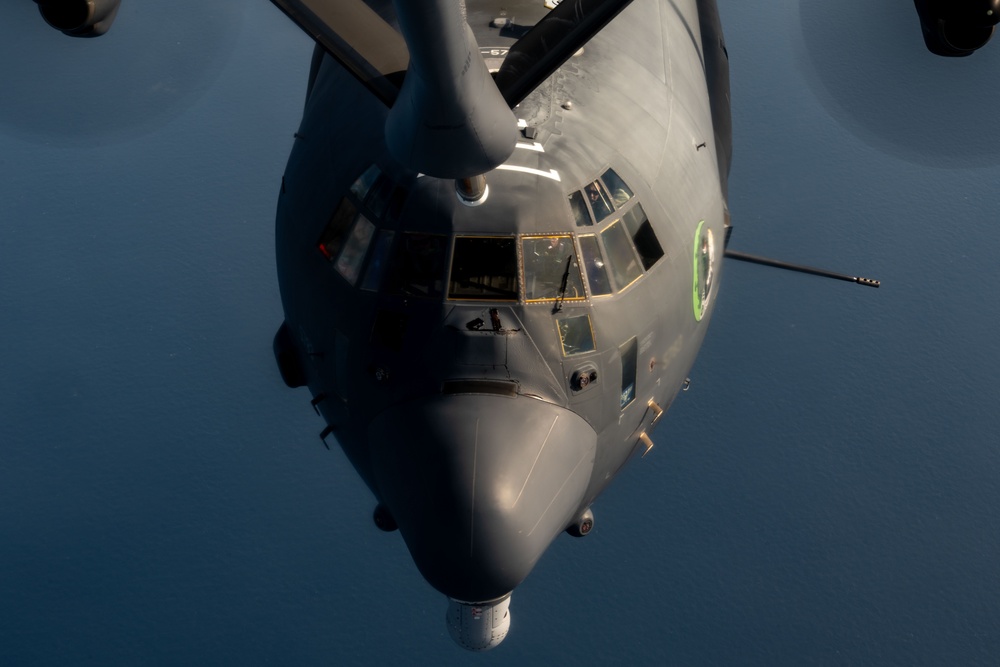 91st ARS refuels 1st SOW AC-130Js