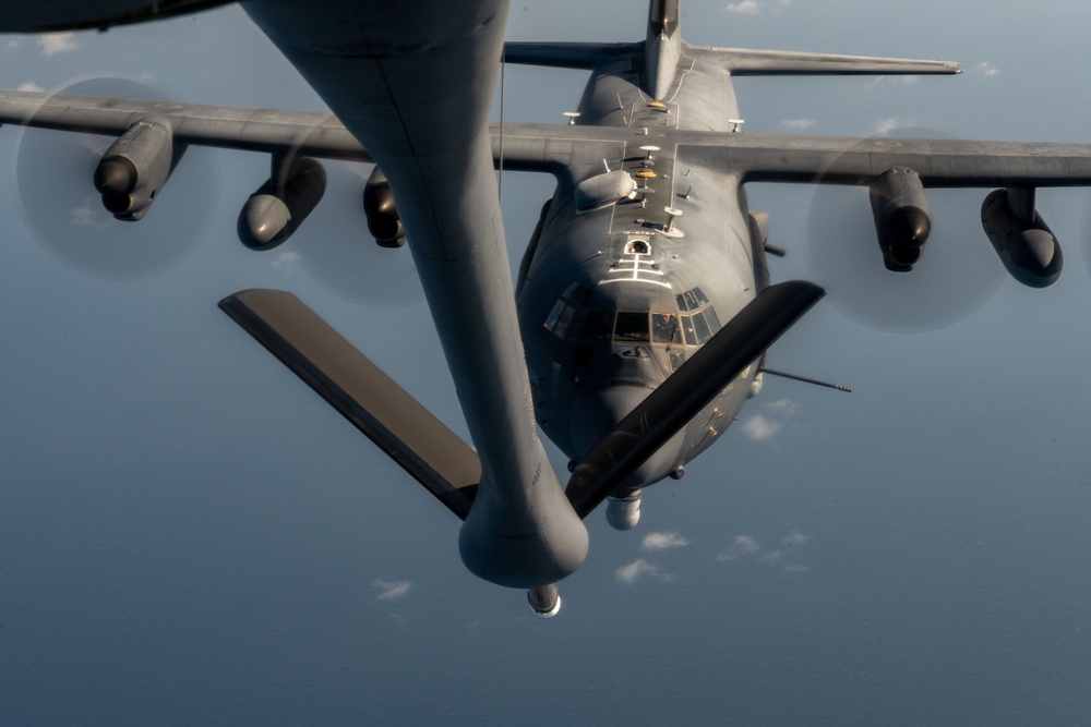 91st ARS refuels 1st SOW AC-130Js