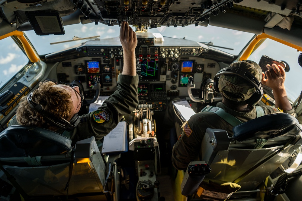 91st ARS refuels 1st SOW AC-130Js