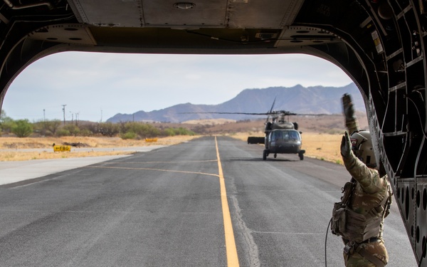 1st Combat Aviation Brigade transports 2nd Battalion, 12th Infantry Regiment along the southern border