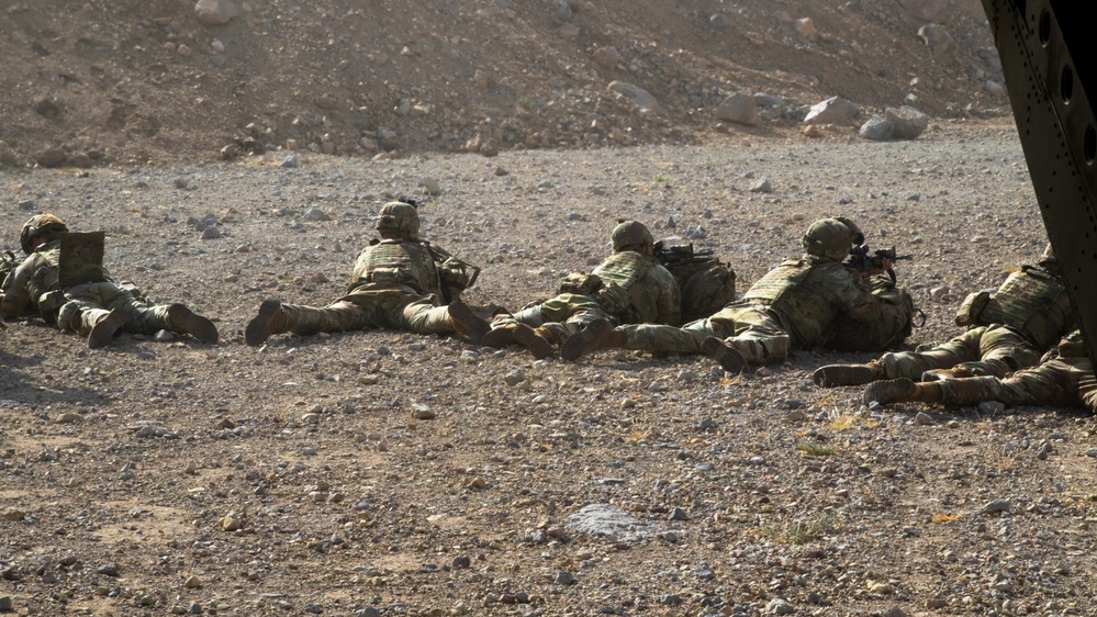 1st Combat Aviation Brigade transports 2nd Battalion, 12th Infantry Regiment along the southern border