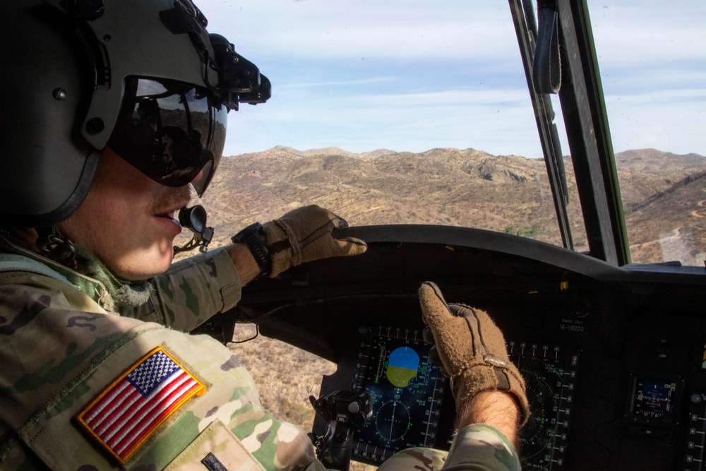 1st Combat Aviation Brigade transports 2nd Battalion, 12th Infantry Regiment along the southern border