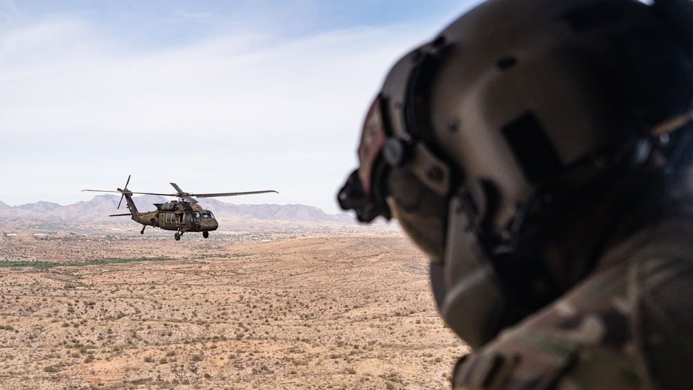 1st Combat Aviation Brigade transports 2nd Battalion, 12th Infantry Regiment along the southern border