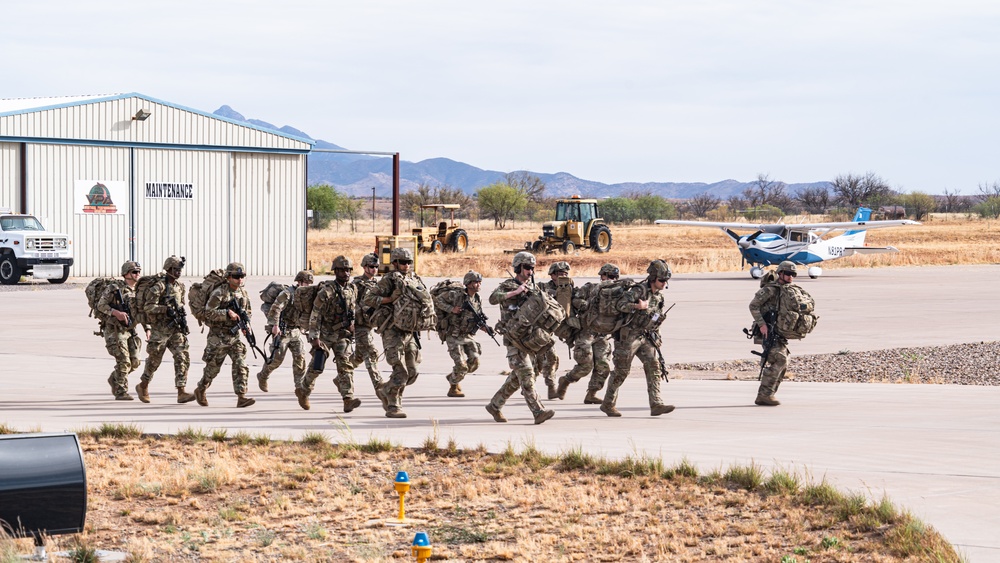 1st Combat Aviation Brigade transports 2nd Battalion, 12th Infantry Regiment along the southern border