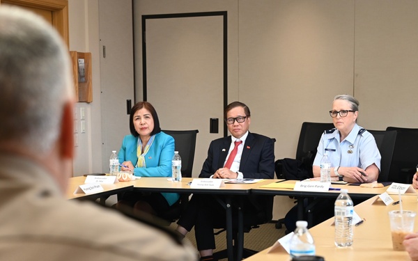 Oregon Guard meets with Vietnamese ambassadors, consulate staff