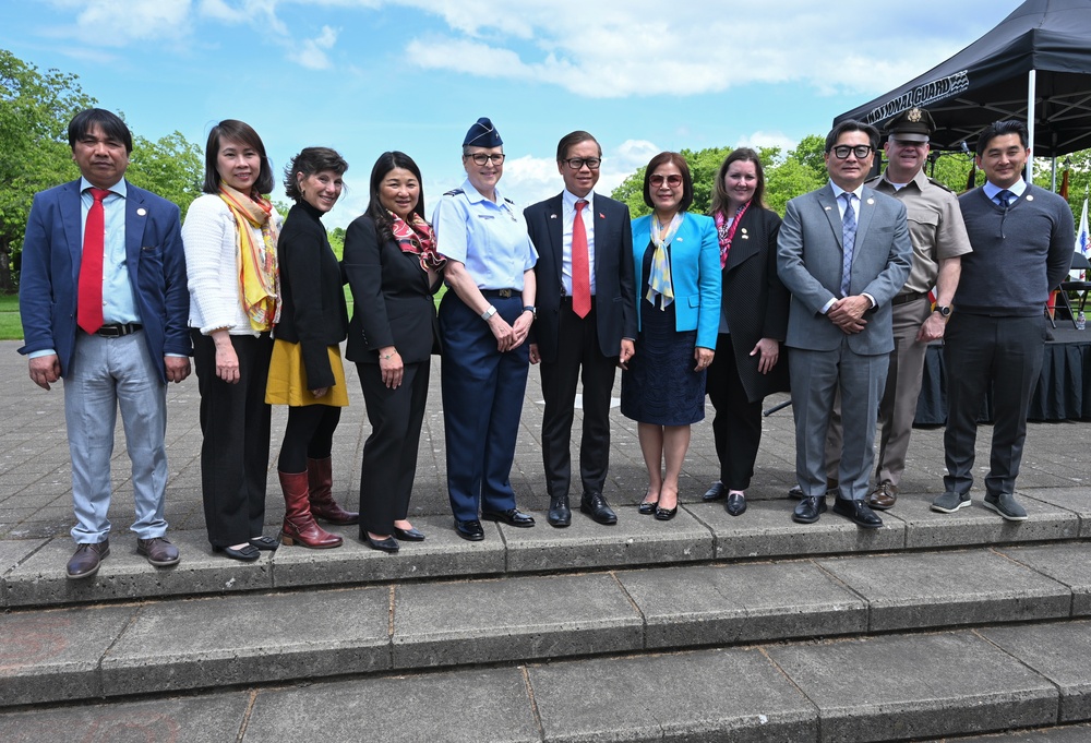 Oregon Guard meets with Vietnamese ambassadors, consulate staff
