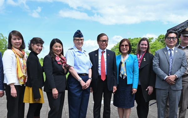 Oregon Guard meets with Vietnamese ambassadors, consulate staff
