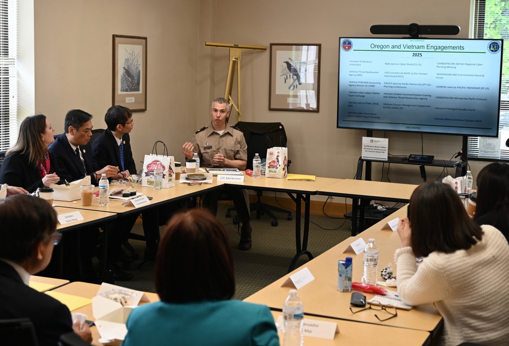 Oregon Guard meets with Vietnamese ambassadors, consulate staff