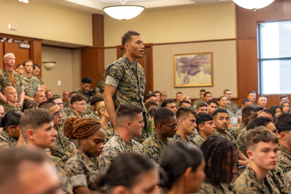 Maj Gen Livingston Visit MARCORSPTFAC