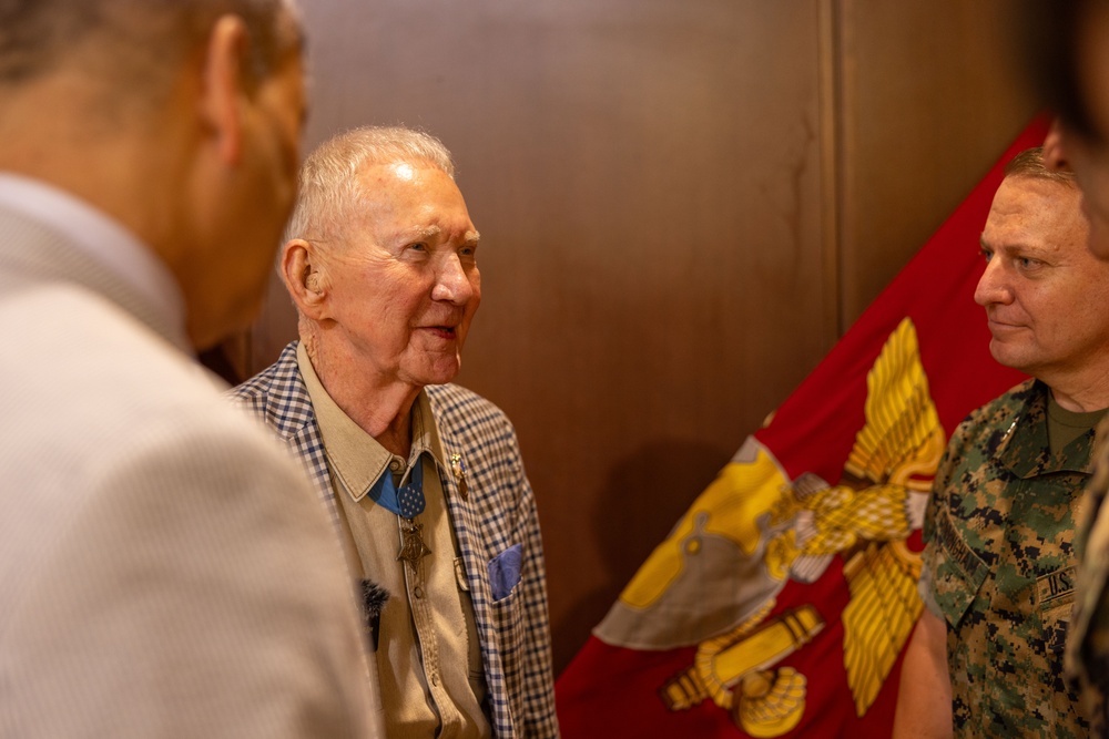 Maj Gen Livingston Visit MARCORSPTFAC
