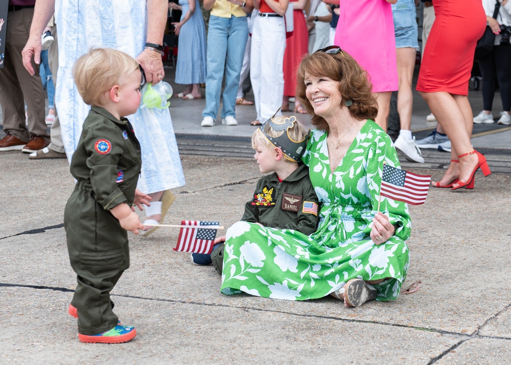 VFA-11 Returns Home From Deployment