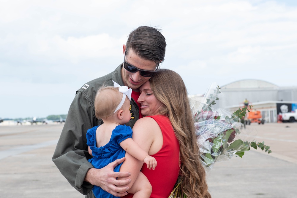 VFA-11 Returns Home From Deployment