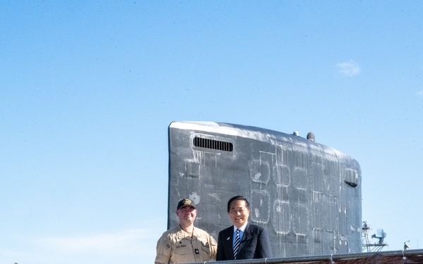 Special Advisor to the Prime Minister of Japan tours USS Montana (SSN 794)