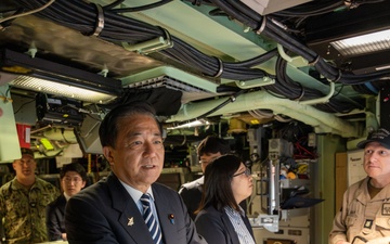 Special Advisor to the Prime Minister of Japan tours USS Montana (SSN 794)