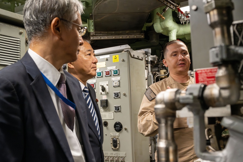 Special Advisor to the Prime Minister of Japan tours USS Montana (SSN 794)