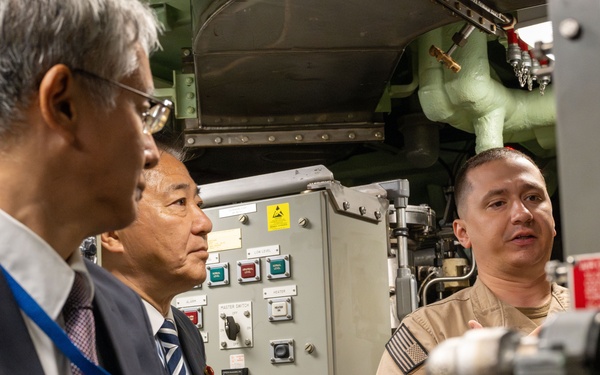 Special Advisor to the Prime Minister of Japan tours USS Montana (SSN 794)