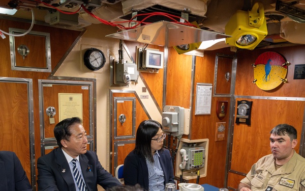 Special Advisor to the Prime Minister of Japan tours USS Montana (SSN 794)