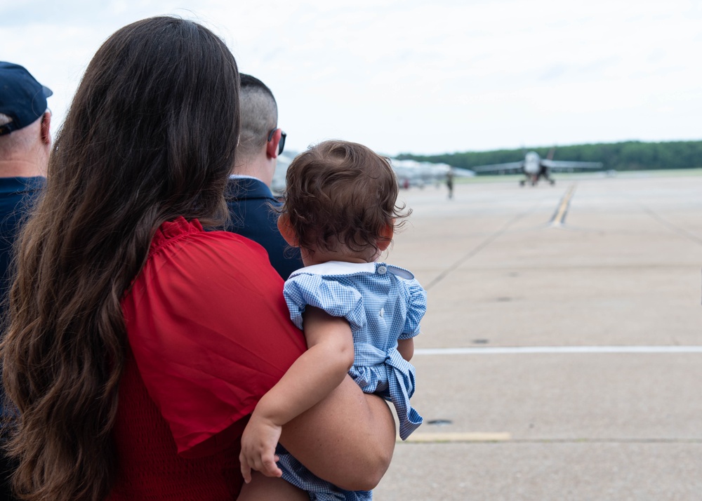 VFA-81 Returns Home From Deployment