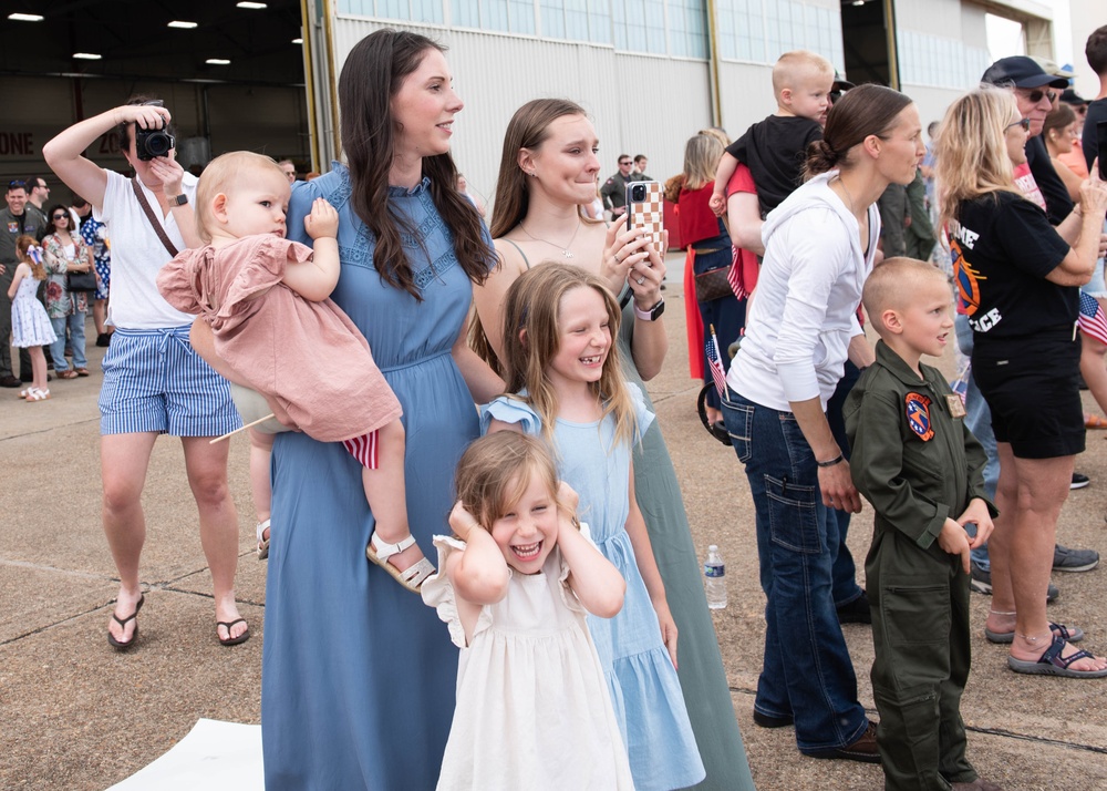 VFA-81 Returns Home From Deployment