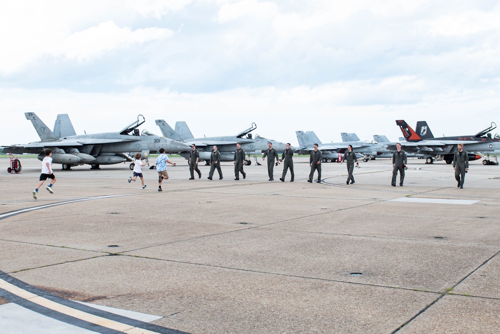 VFA-81 Returns Home From Deployment