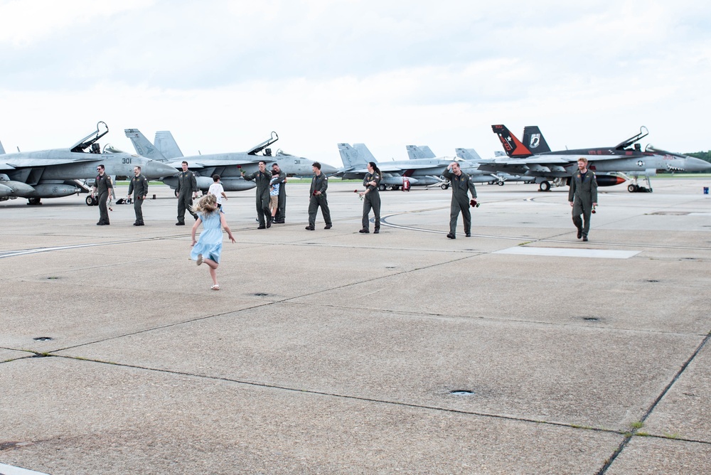 VFA-81 Returns Home From Deployment