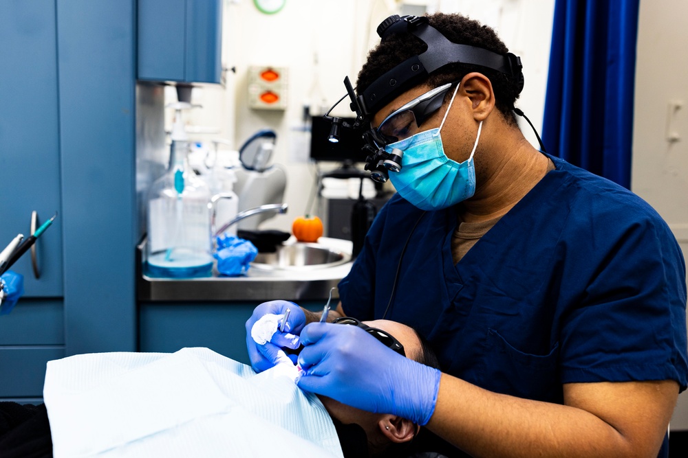 George Washington Sailors Conduct Dental Exam
