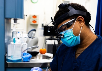 George Washington Sailors Conduct Dental Exam