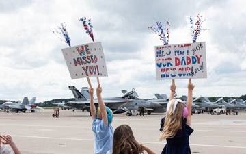 VFA-143 Returns Home From Deployment