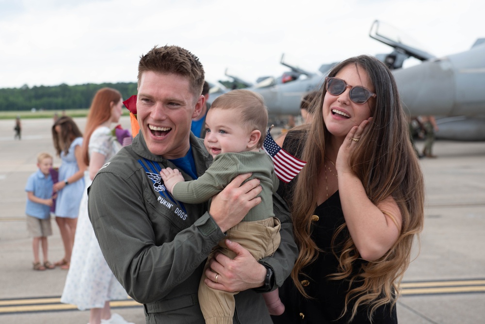 VFA-143 Returns Home From Deployment