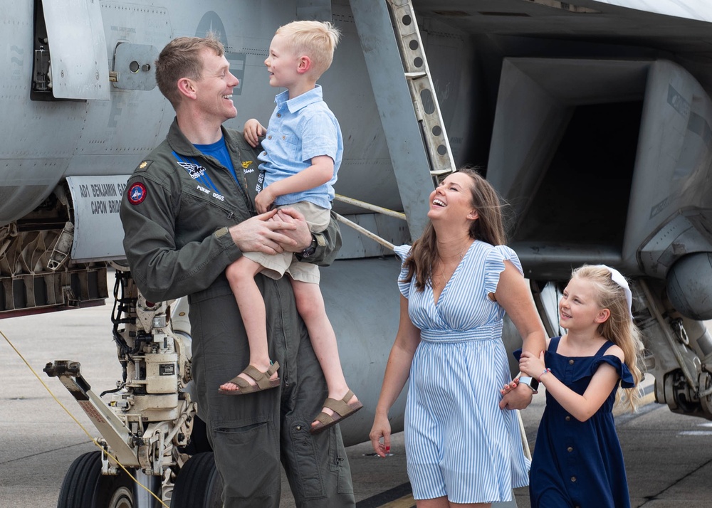 VFA-143 Returns Home From Deployment
