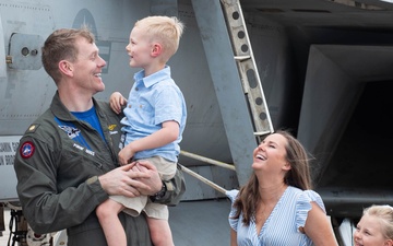 VFA-143 Returns Home From Deployment