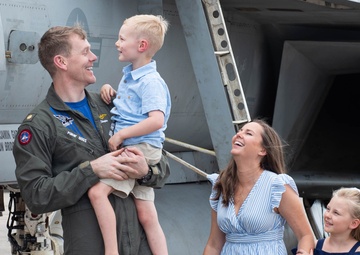 VFA-143 Returns Home From Deployment