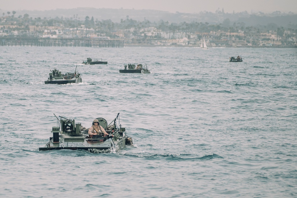 QUART: ACVs embark, conduct qualifications aboard USS Harpers Ferry