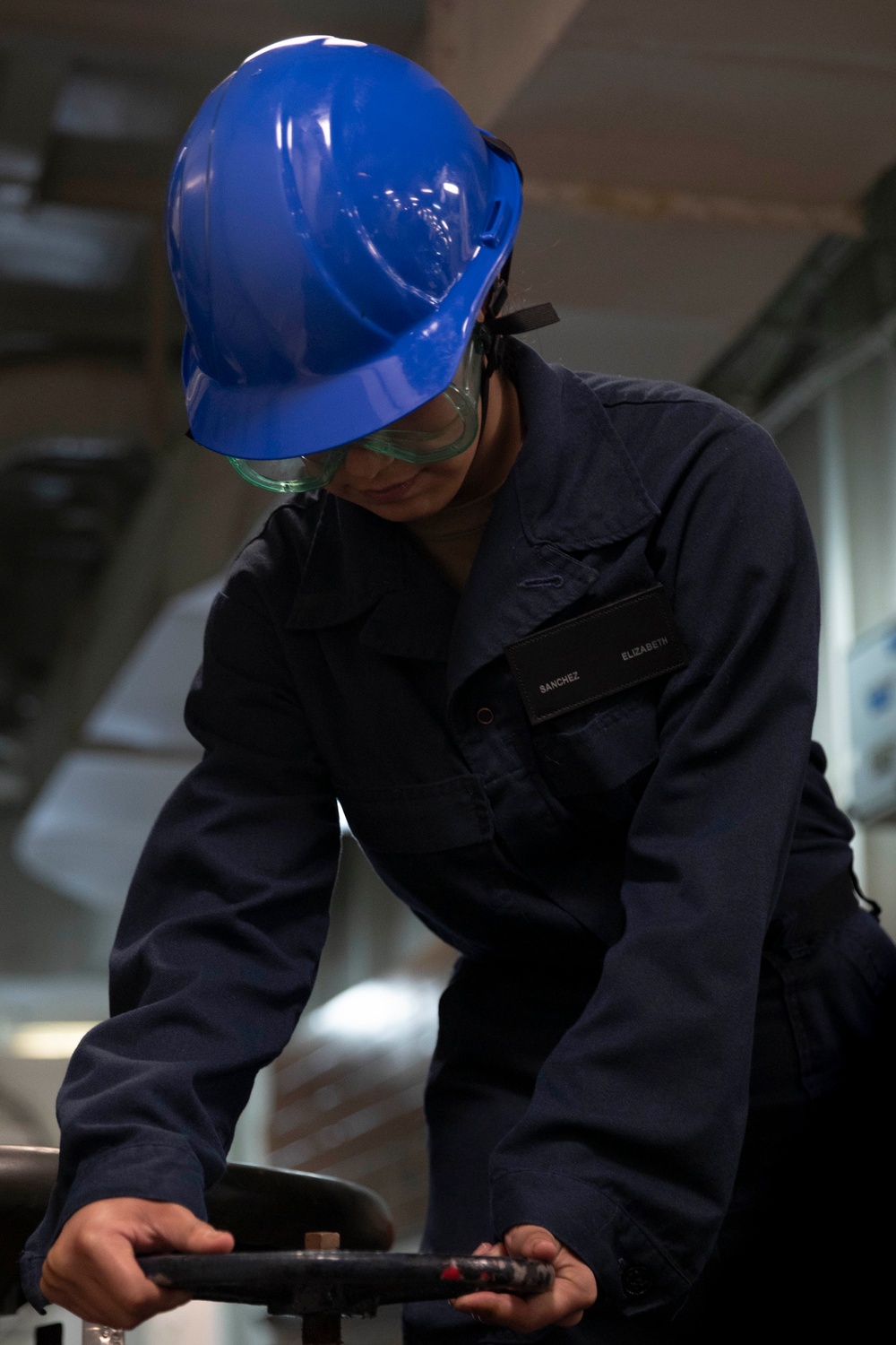 USS Kearsarge Sailors Conduct Maintenance