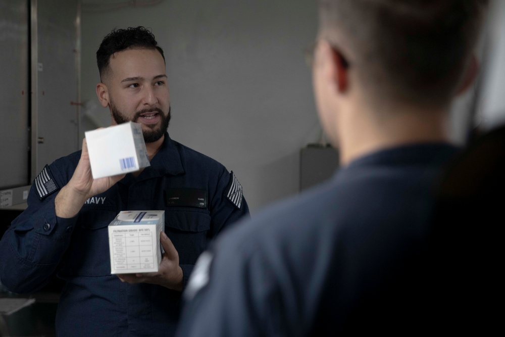 USS Kearsarge Hospital Corpsman Instructs Sailors