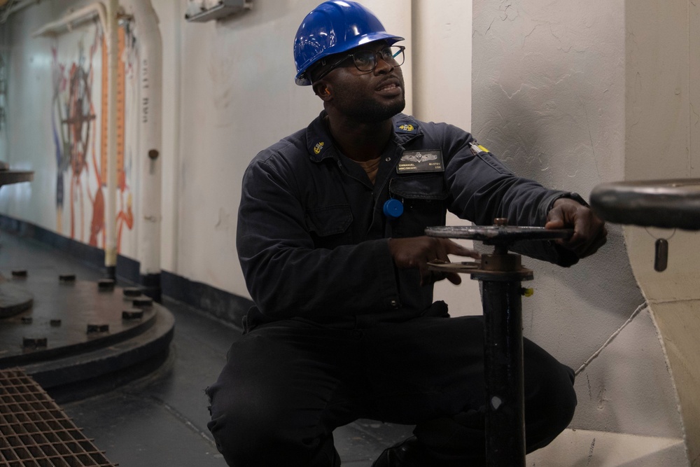 USS Kearsarge Sailors Conduct Maintenance