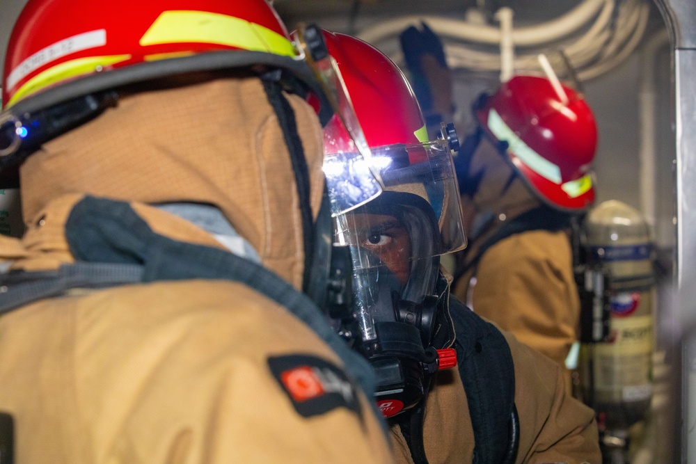 USS Benfold (DDG 65) conduct DC drills