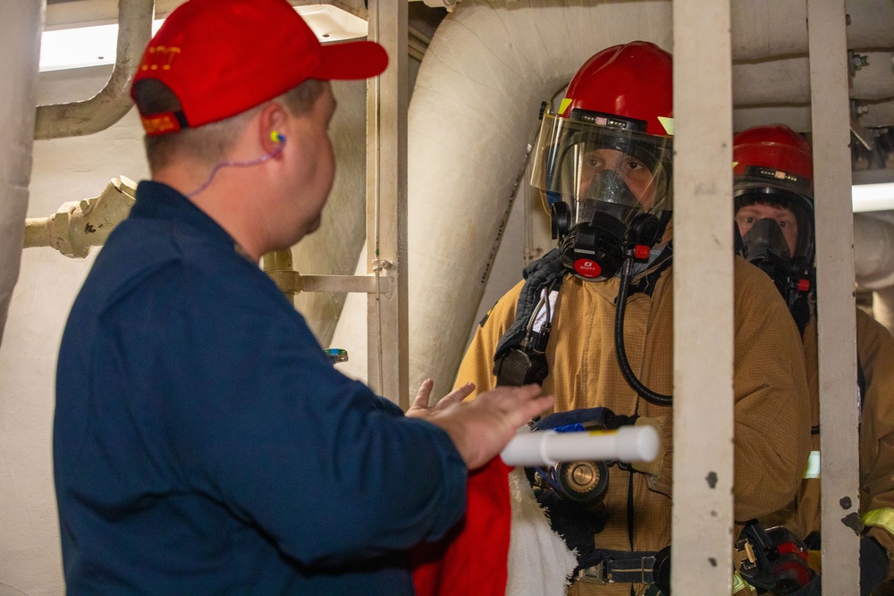 USS Benfold (DDG 65) conduct DC drills