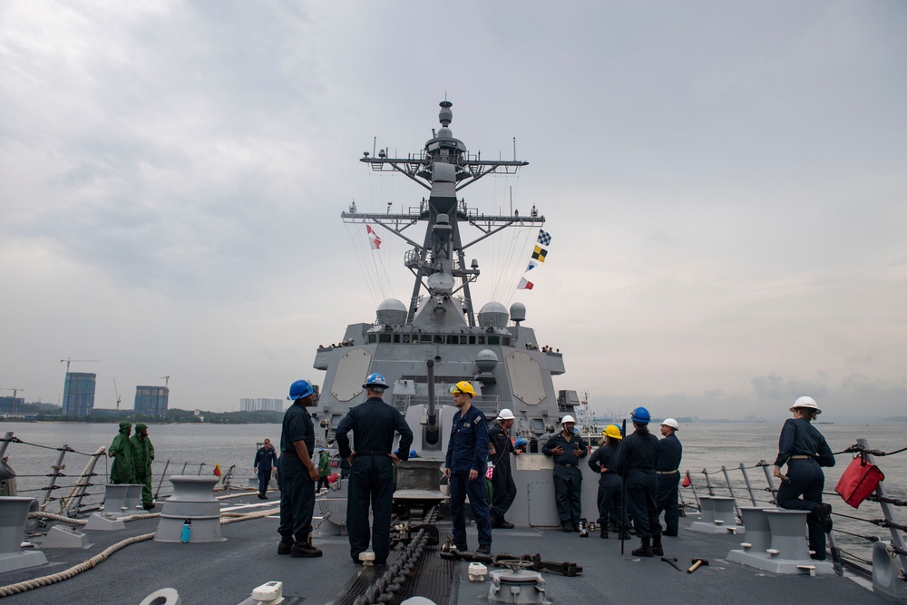 USS Higbee pulls into Singapore