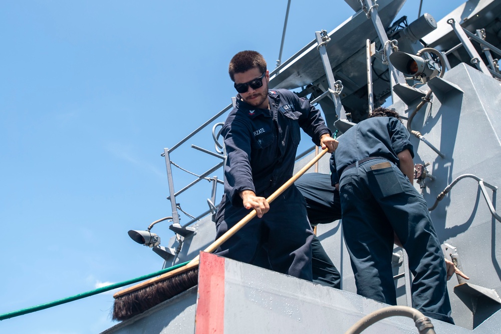 USS Higbee freshwater washdown