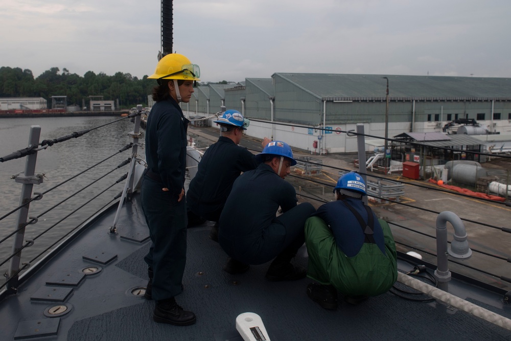 USS Higbee pulls into Singapore