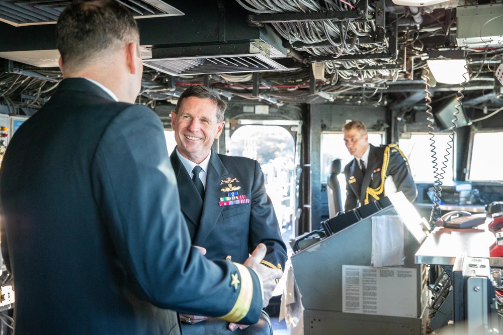 Australian Chief of Navy Visits Commander, 7th Fleet