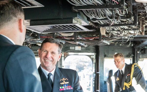 Australian Chief of Navy Visits Commander, 7th Fleet