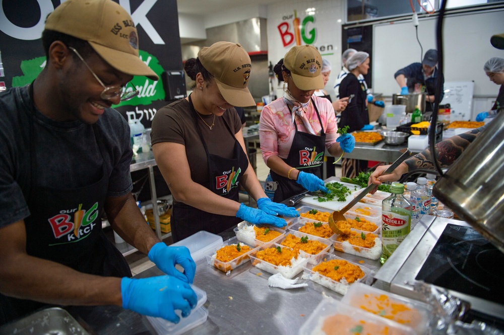 Blue Ridge Volunteers at Food Kitchen in Australia