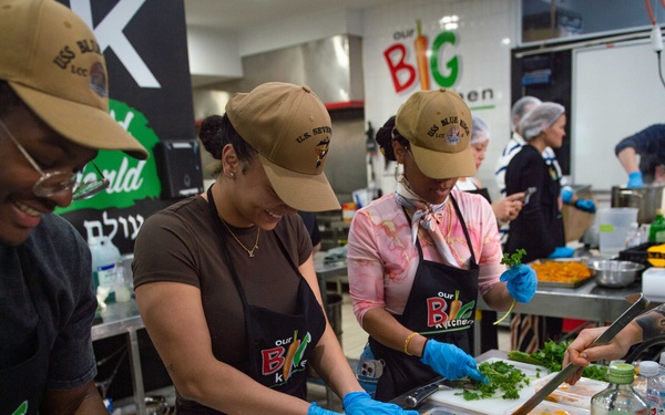 U.S. Navy Sailors Cook Meals for People in Need in Australia